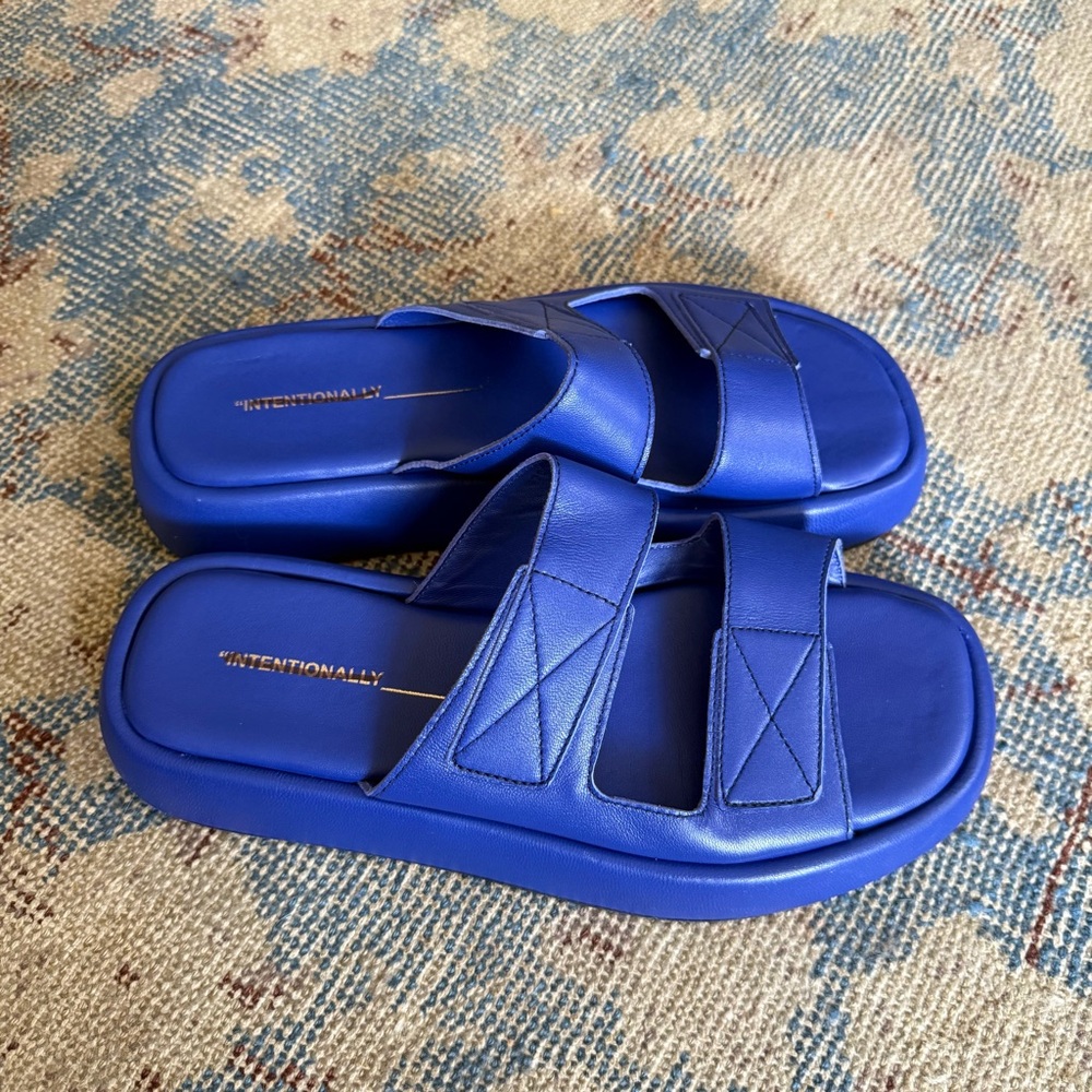 NEW Intentionally Blank Kiara Flatform Sandal 40